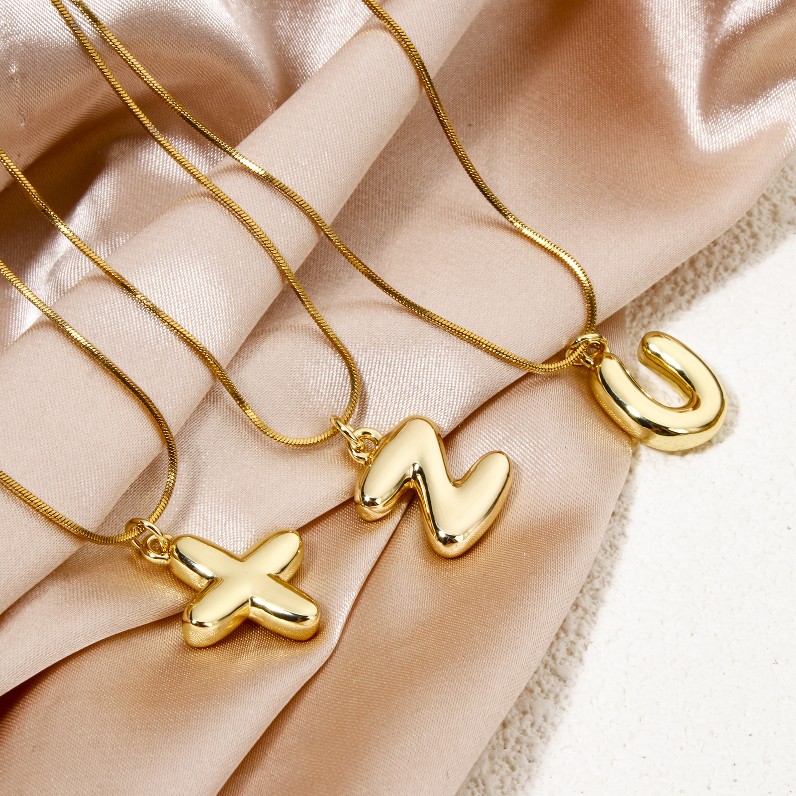 SUNNYCLUE 26 Breloques Lettres Alphabet Strass Doré - Kit Complet Pour Bijoux Personnalisés A-Z